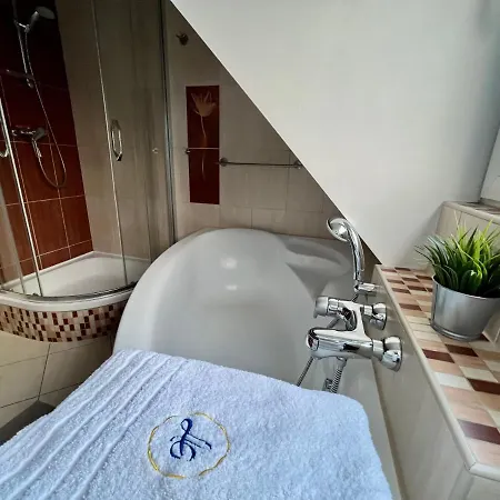 Agapella - Attic 550 M From The 索波特